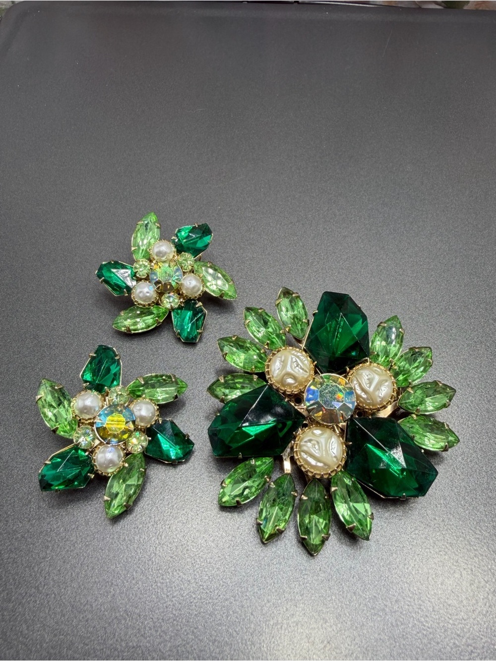 Vintage Judy Lee  Green Rhinestone Mottled Pearl Jewelry Set #6SET